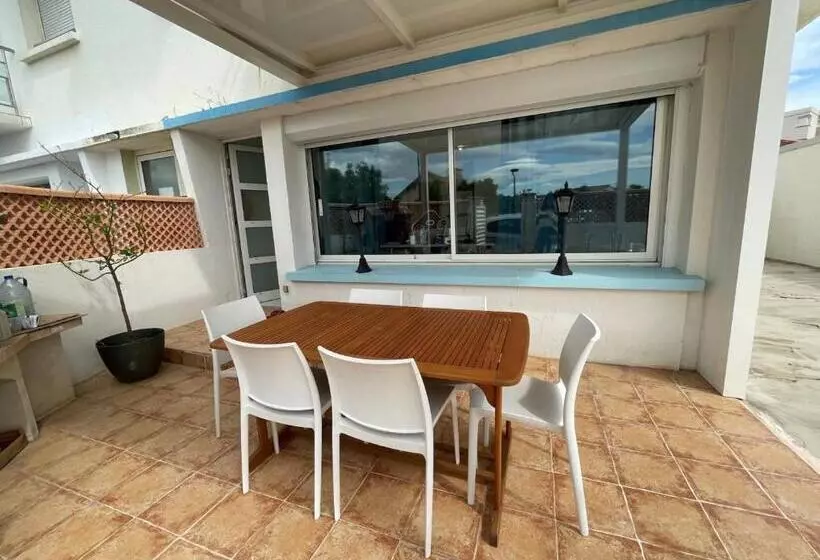 Appartement Climatisé Avec Terrasse à 100m De La Plage, Centre Saint Cyprien, Parking Et équipements