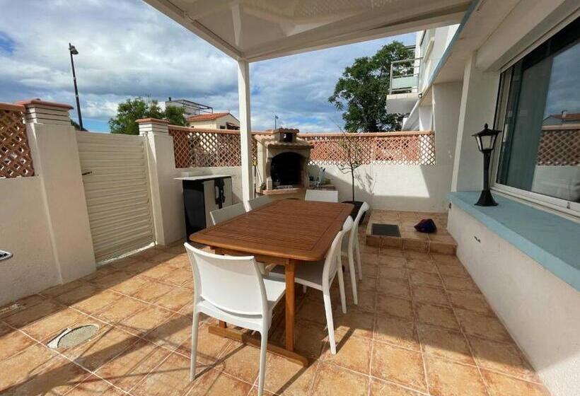 Appartement Climatisé Avec Terrasse à 100m De La Plage, Centre Saint Cyprien, Parking Et équipements
