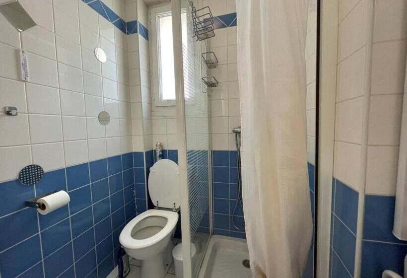 Appartement Climatisé Avec Terrasse à 100m De La Plage, Centre Saint Cyprien, Parking Et équipements