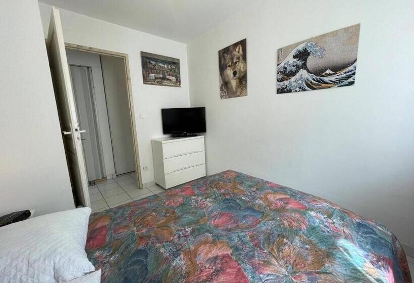 Appartement Climatisé Avec Terrasse à 100m De La Plage, Centre Saint Cyprien, Parking Et équipements