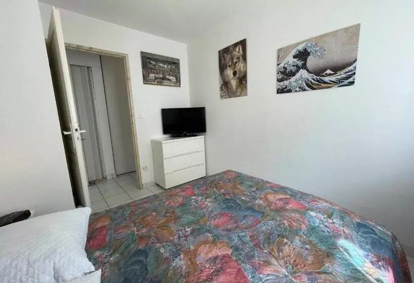 Appartement Climatisé Avec Terrasse à 100m De La Plage, Centre Saint Cyprien, Parking Et équipements