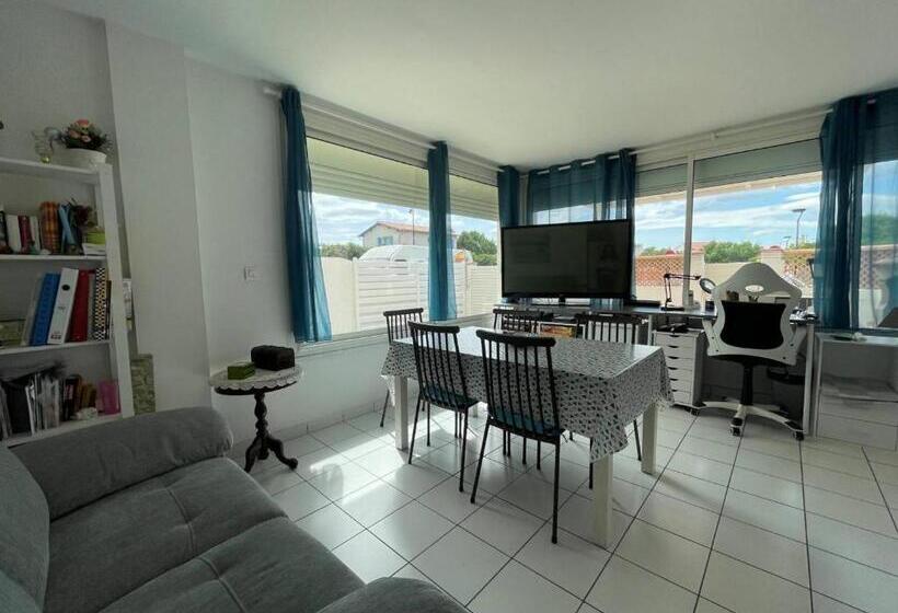 Appartement Climatisé Avec Terrasse à 100m De La Plage, Centre Saint Cyprien, Parking Et équipements