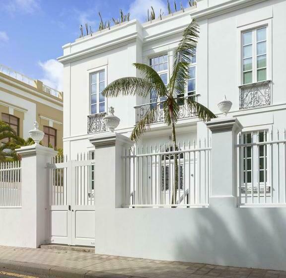 Отель The Park Suites