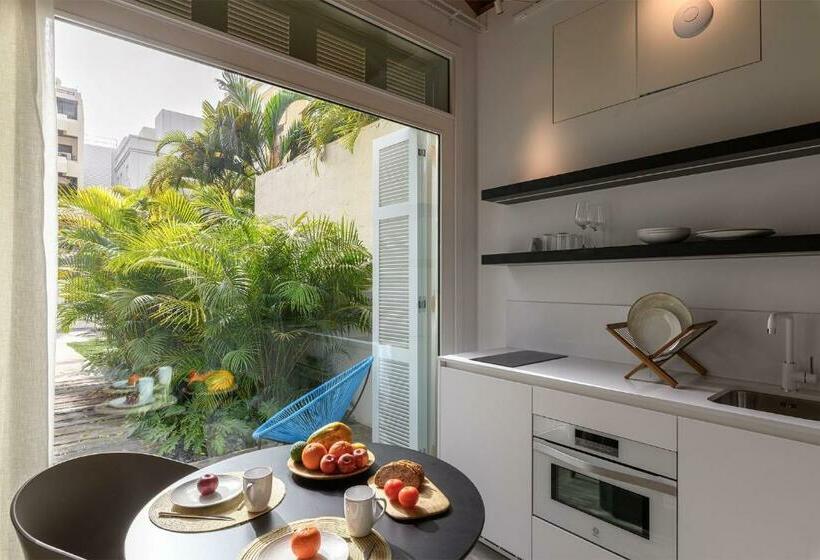 Отель The Park Suites