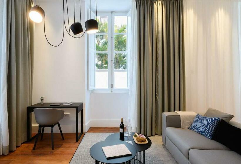 Отель The Park Suites