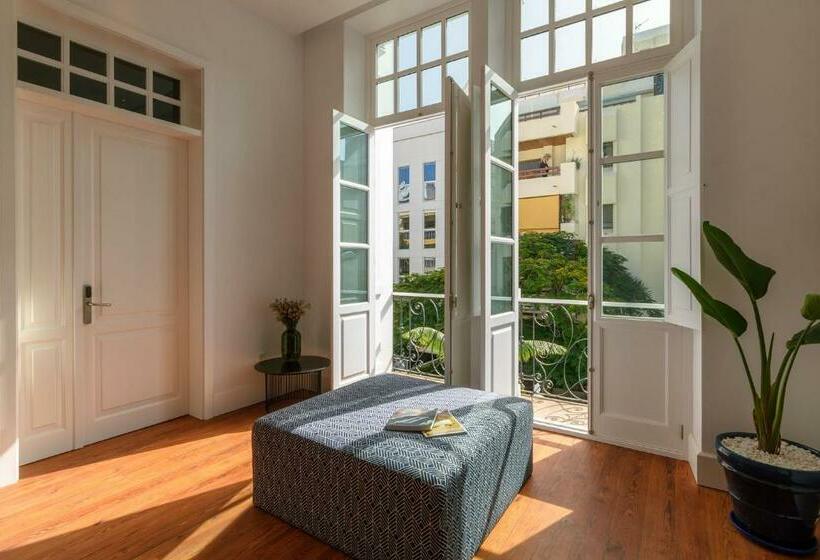 Отель The Park Suites