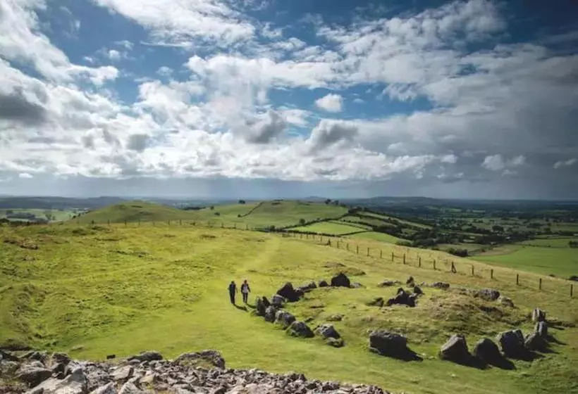 Sheelin Shepherds Hut 2 With Hot Tub