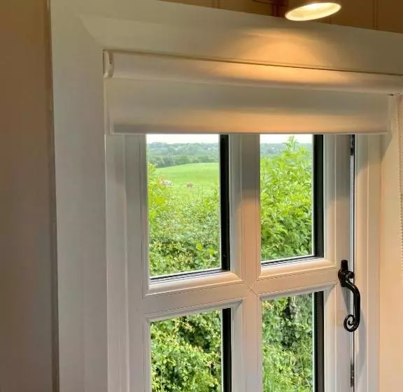 Sheelin Shepherds Hut 2 With Hot Tub