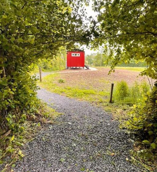 Sheelin Shepherds Hut 2 With Hot Tub