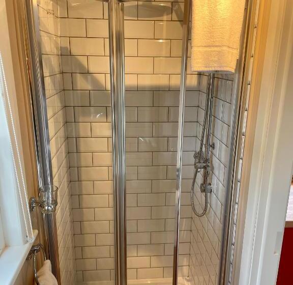 Sheelin Shepherds Hut 2 With Hot Tub