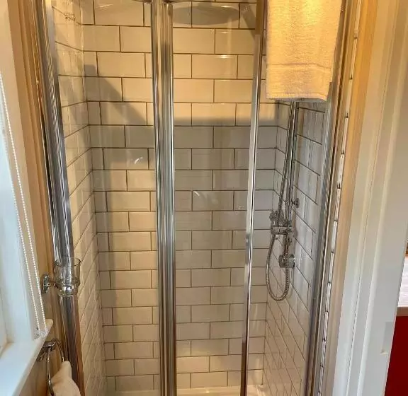 Sheelin Shepherds Hut 2 With Hot Tub