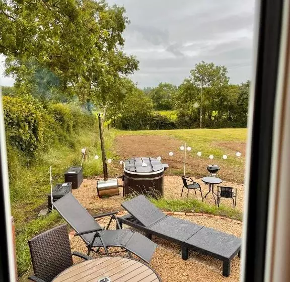 Sheelin Shepherds Hut 2 With Hot Tub