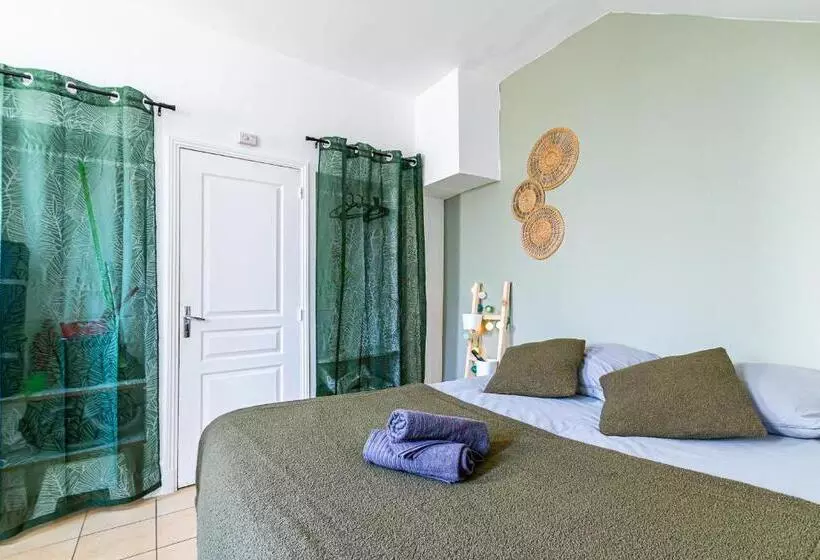 Appart Hotel Nuiteejour Versailles Saint Cyr L Ecole