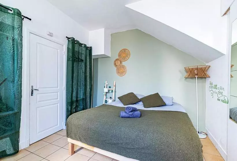 Appart Hotel Nuiteejour Versailles Saint Cyr L Ecole