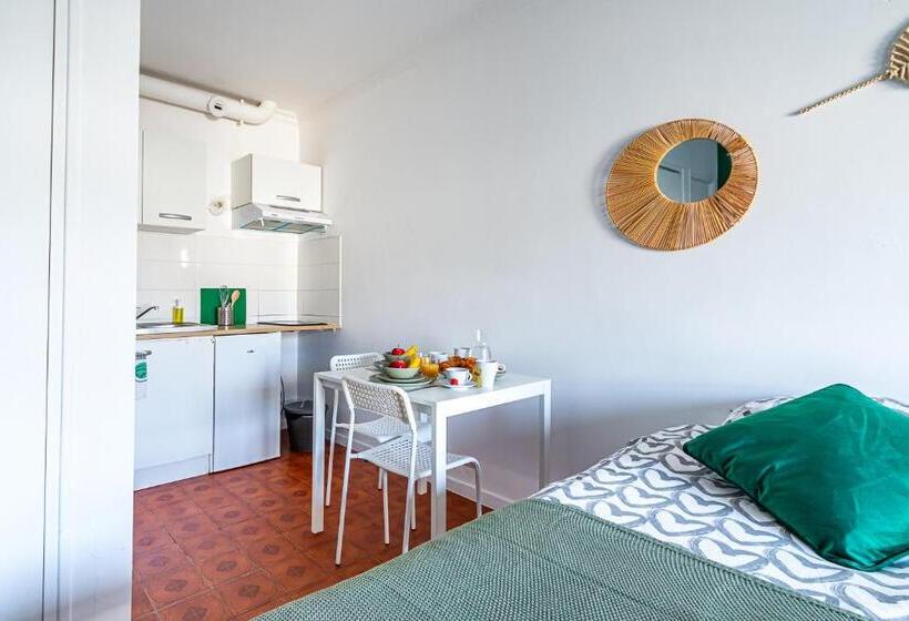 Appart Hotel Nuiteejour Versailles Saint Cyr L Ecole