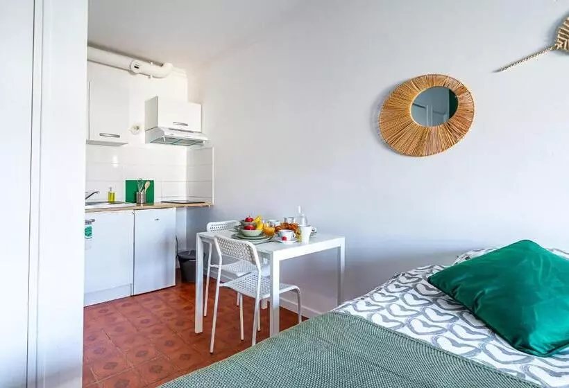 Appart Hotel Nuiteejour Versailles Saint Cyr L Ecole