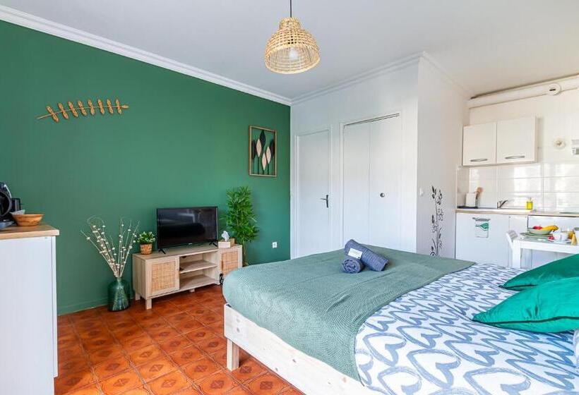 Appart Hotel Nuiteejour Versailles Saint Cyr L Ecole