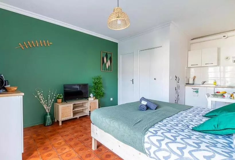 Appart Hotel Nuiteejour Versailles Saint Cyr L Ecole