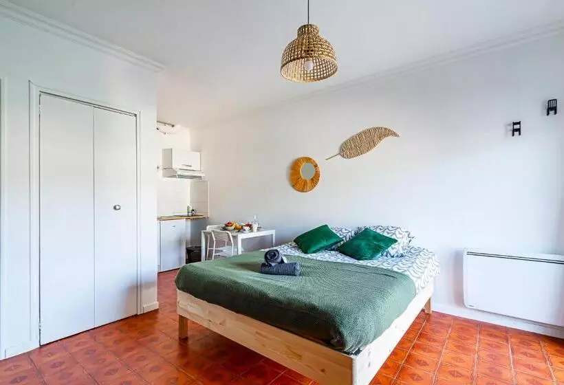 Appart Hotel Nuiteejour Versailles Saint Cyr L Ecole