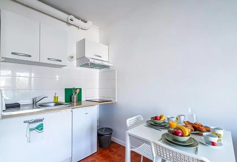 Appart Hotel Nuiteejour Versailles Saint Cyr L Ecole