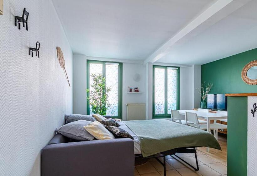 Appart Hotel Nuiteejour Versailles Saint Cyr L Ecole