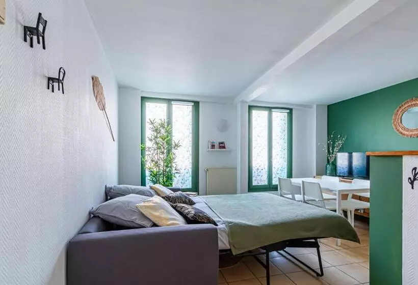 Appart Hotel Nuiteejour Versailles Saint Cyr L Ecole