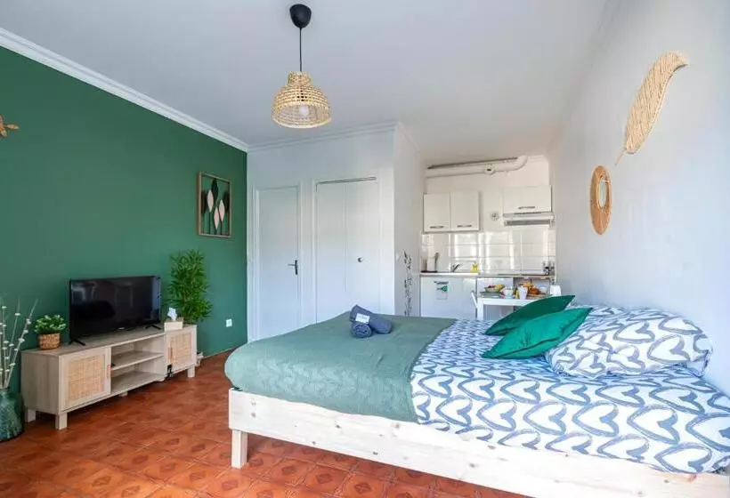 Appart Hotel Nuiteejour Versailles Saint Cyr L Ecole