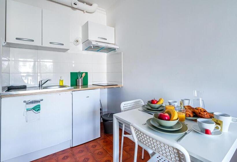 Appart Hotel Nuiteejour Versailles Saint Cyr L Ecole