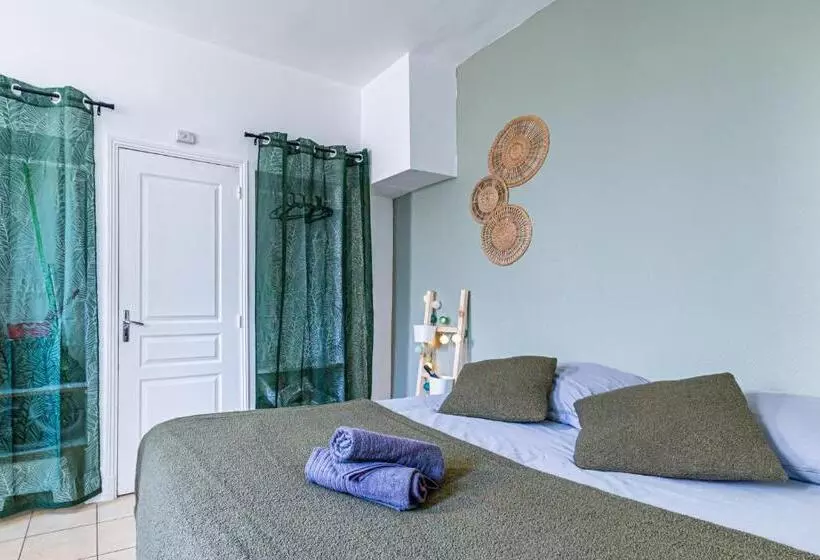 Appart Hotel Nuiteejour Versailles Saint Cyr L Ecole