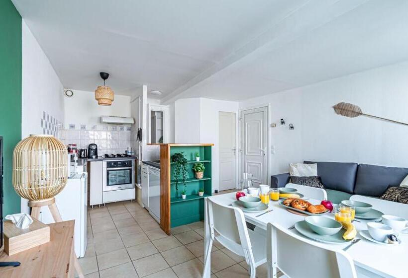 Appart Hotel Nuiteejour Versailles Saint Cyr L Ecole