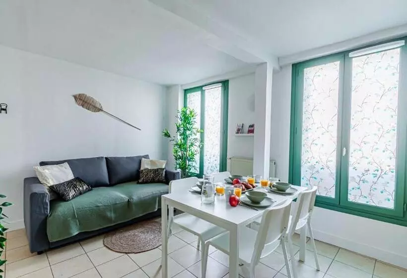 Appart Hotel Nuiteejour Versailles Saint Cyr L Ecole