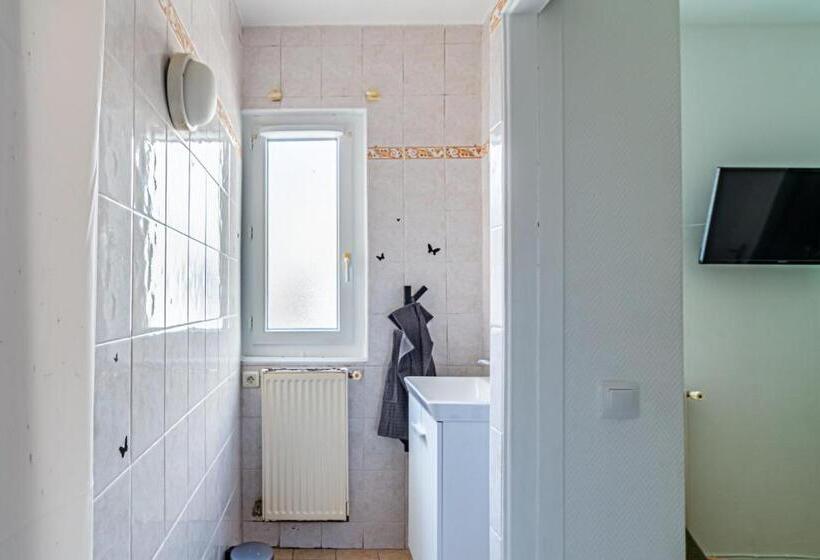 Appart Hotel Nuiteejour Versailles Saint Cyr L Ecole