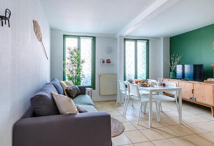 Appart Hotel Nuiteejour Versailles Saint Cyr L Ecole