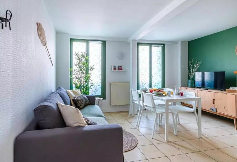 Appart Hotel Nuiteejour Versailles Saint Cyr L Ecole