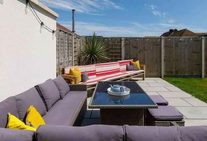 Delightful Seaside Hideaway 5 Mins To Beach