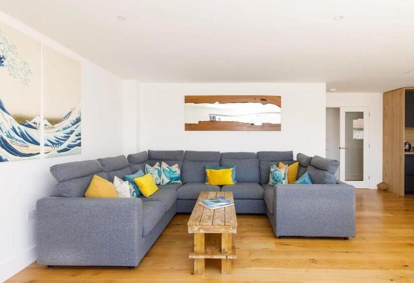 Delightful Seaside Hideaway 5 Mins To Beach