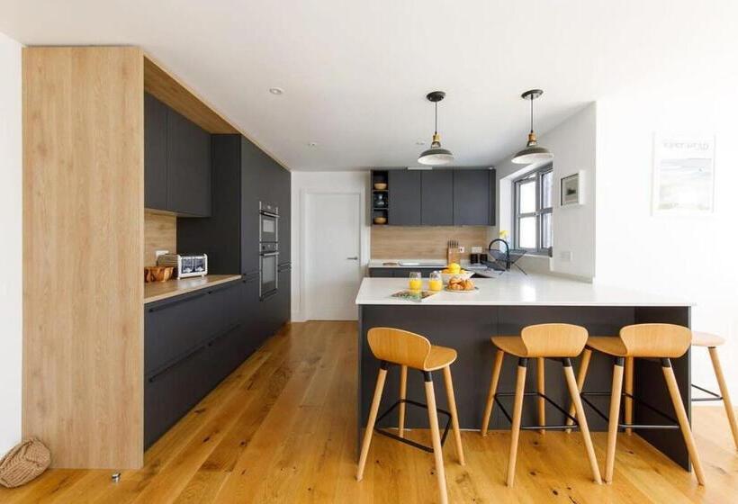 Delightful Seaside Hideaway 5 Mins To Beach