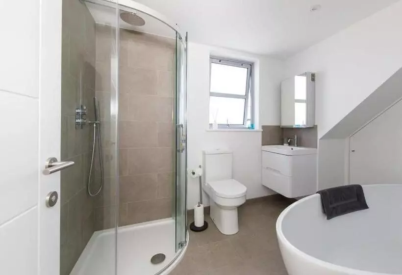 Delightful Seaside Hideaway 5 Mins To Beach