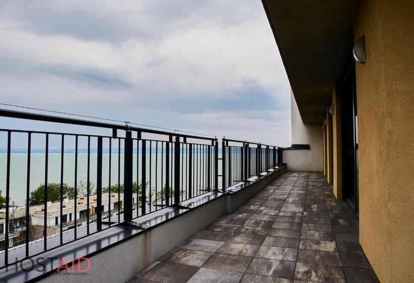 Ellby Apartman Penthouse Hostaid