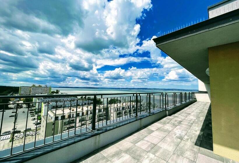 Ellby Apartman Penthouse Hostaid