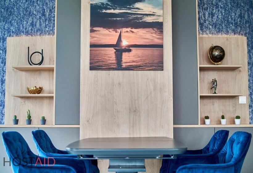 Ellby Apartman Penthouse Hostaid