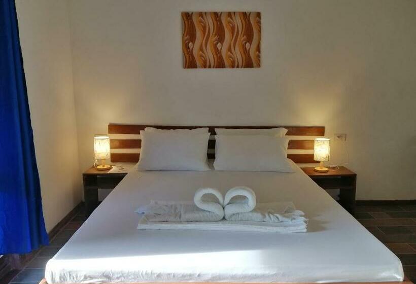 Pensione Genevieve Guest House And Tours