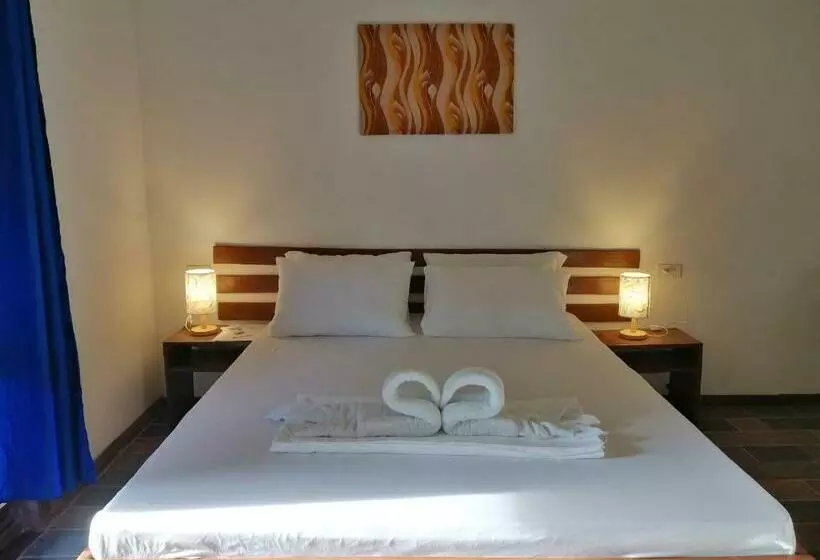 ペンション Genevieve Guest House And Tours