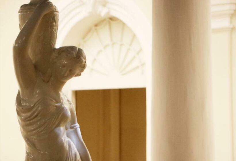 فندق Grand Isitia