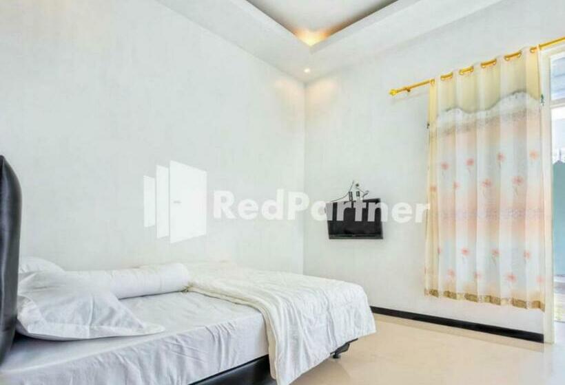 호텔 Griya Rahayu Guesthouse Mitra Reddoorz Near Jatim Park 2 Batu