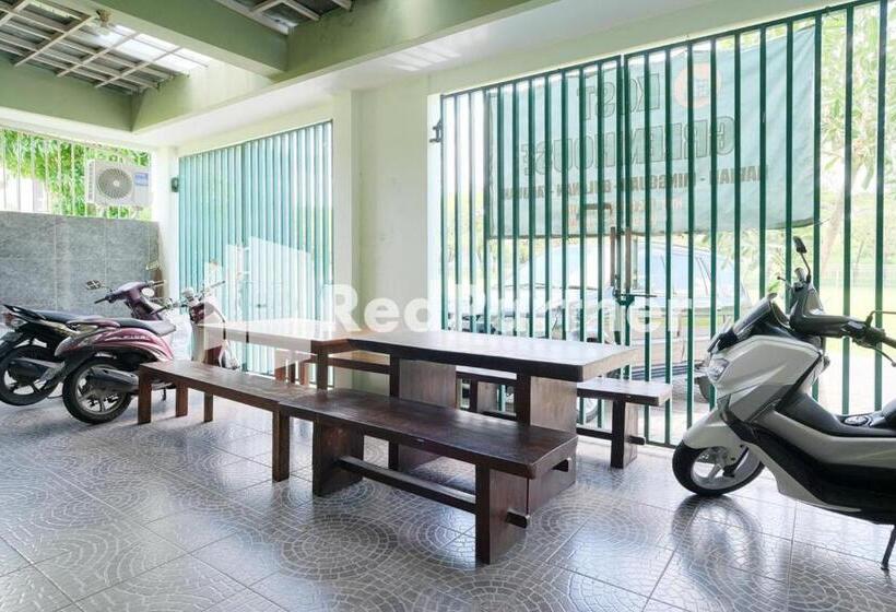 בית מלון כפרי Pondok Hijau Syariah Mitra Reddoorz At Citraland Surabaya