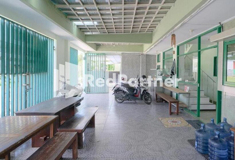 בית מלון כפרי Pondok Hijau Syariah Mitra Reddoorz At Citraland Surabaya