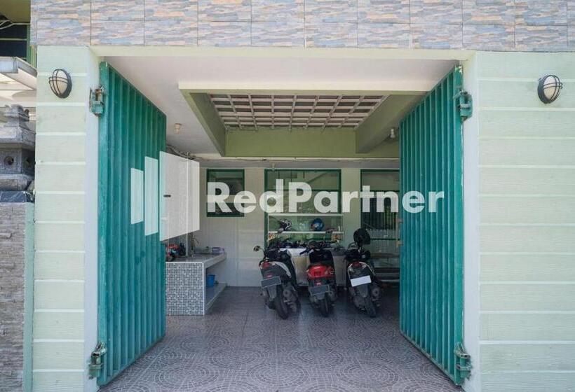 בית מלון כפרי Pondok Hijau Syariah Mitra Reddoorz At Citraland Surabaya