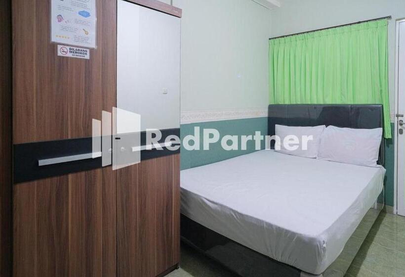 בית מלון כפרי Pondok Hijau Syariah Mitra Reddoorz At Citraland Surabaya