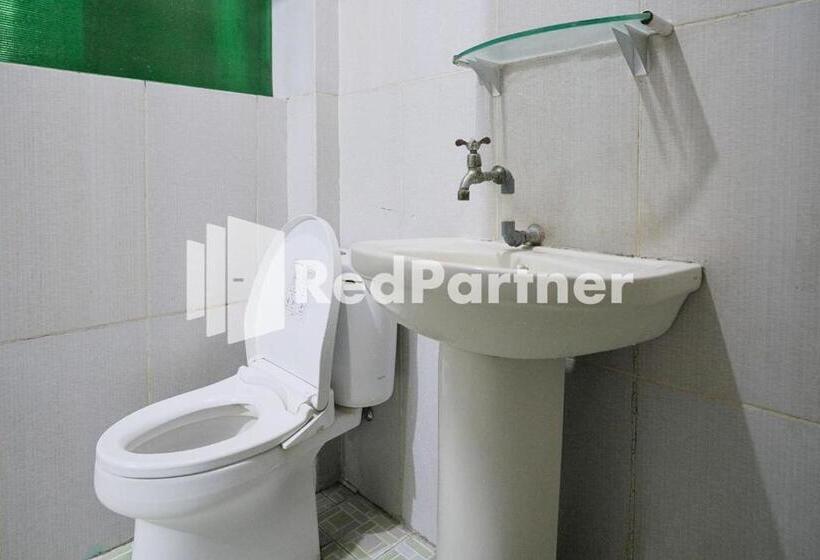 בית מלון כפרי Pondok Hijau Syariah Mitra Reddoorz At Citraland Surabaya